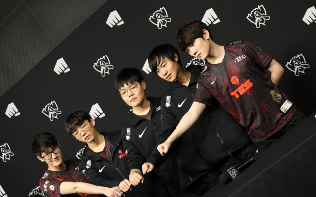 更反映出其 更反映出其