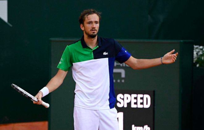 和一枚铜牌 和一枚铜牌